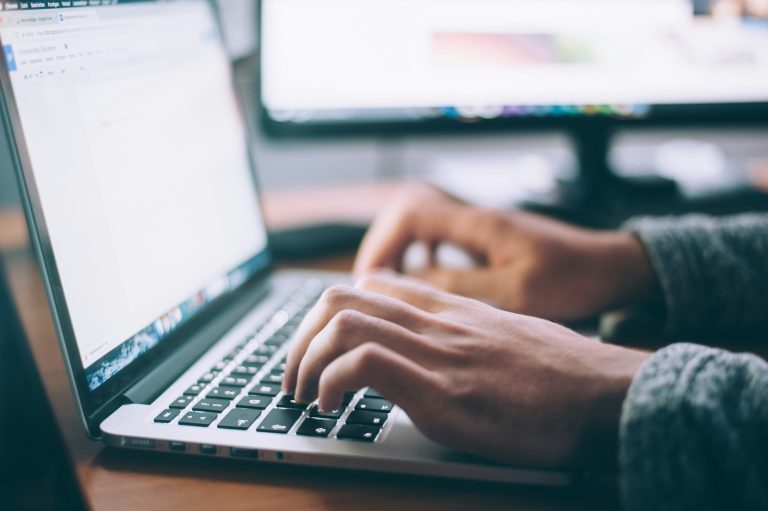 Agence nearshore vs freelance : que choisir pour vos projets IT ?